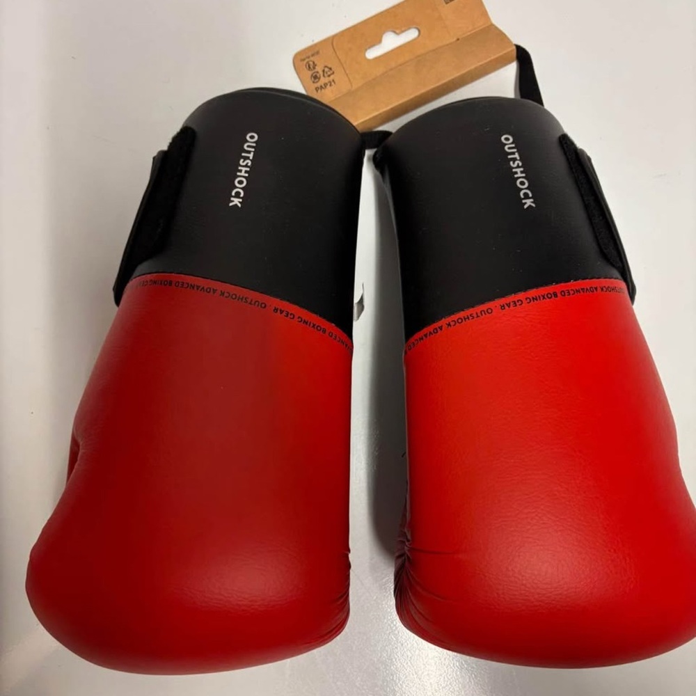 Brand new Outshock gloves 10oz for boxing